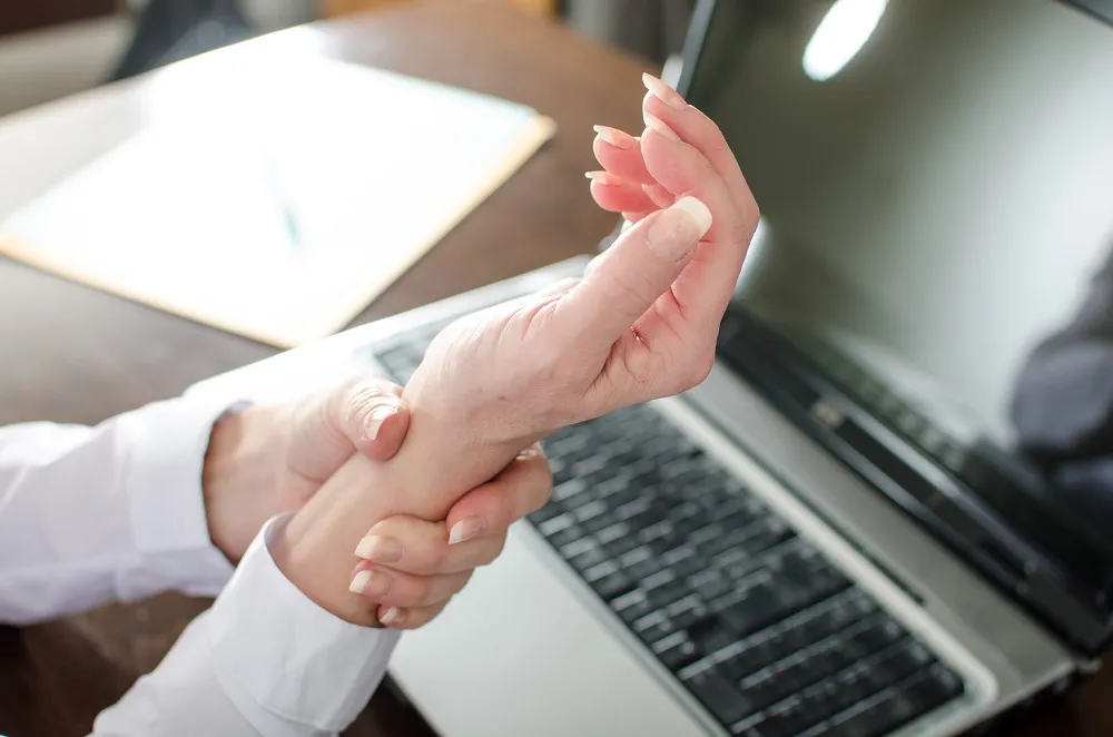 Carpal Tunnel Syndrome and Colle