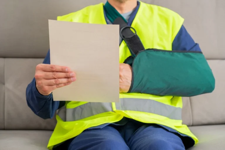 Hiring a Workers’ Comp Lawyer in Florida After Injuries